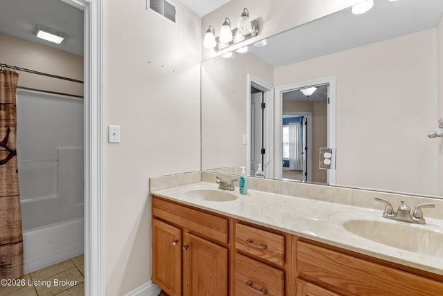7908 Princess Wood Ct, Louisville, KY 40214