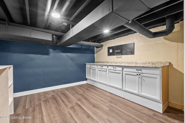 7908 Princess Wood Ct, Louisville, KY 40214