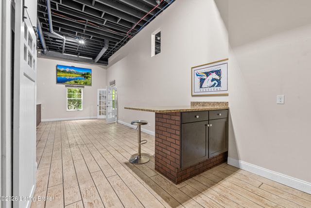 7908 Princess Wood Ct, Louisville, KY 40214