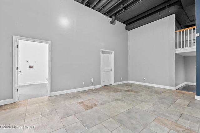 7908 Princess Wood Ct, Louisville, KY 40214
