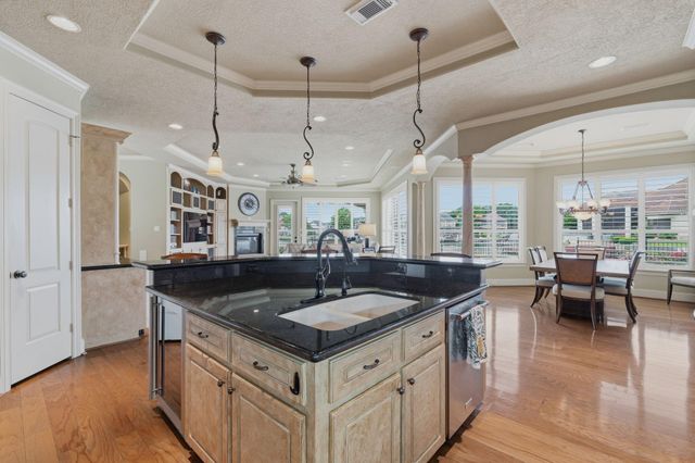 9305 Old River Court E, Montgomery, TX 77356