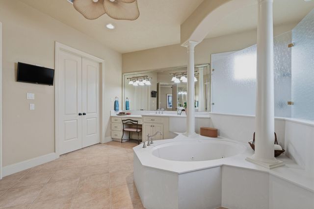 9305 Old River Court E, Montgomery, TX 77356