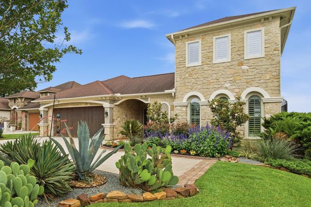 9305 Old River Court E, Montgomery, TX 77356
