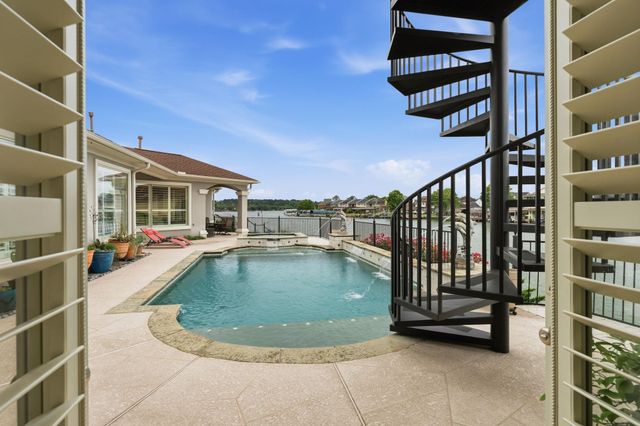 9305 Old River Court E, Montgomery, TX 77356