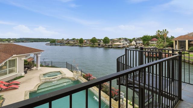 9305 Old River Court E, Montgomery, TX 77356