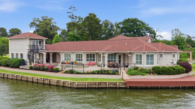 9305 Old River Court E, Montgomery, TX 77356