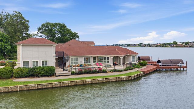 9305 Old River Court E, Montgomery, TX 77356
