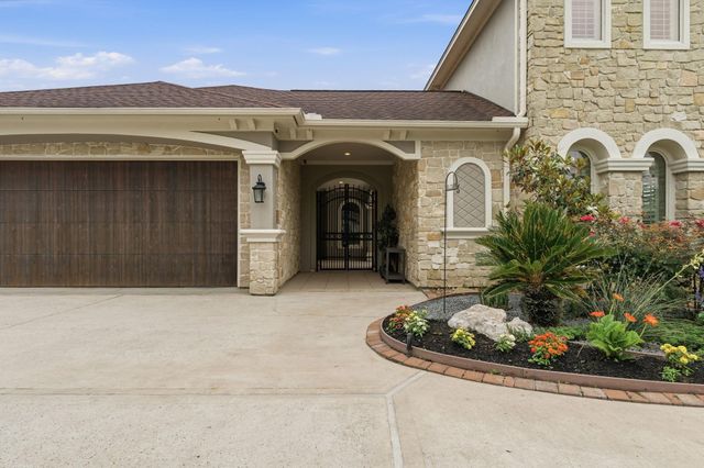 9305 Old River Court E, Montgomery, TX 77356