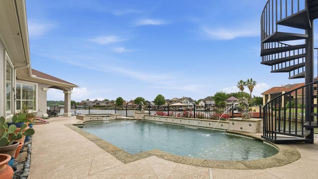 9305 Old River Court E, Montgomery, TX 77356