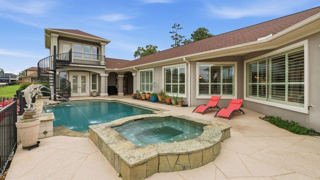 9305 Old River Court E, Montgomery, TX 77356