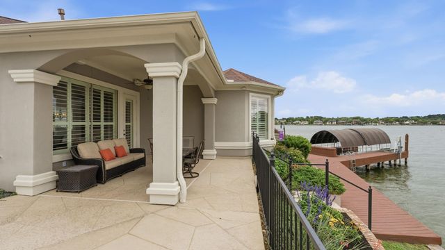 9305 Old River Court E, Montgomery, TX 77356