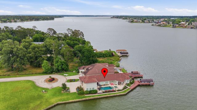 9305 Old River Court E, Montgomery, TX 77356