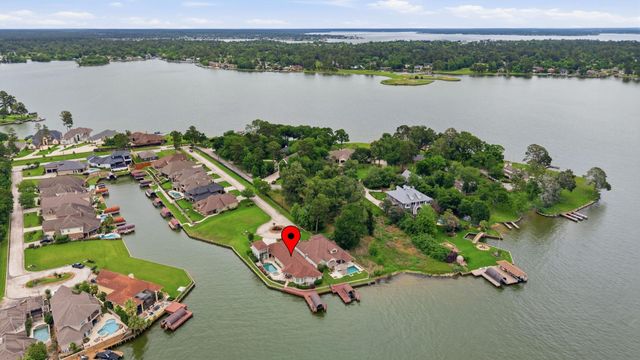9305 Old River Court E, Montgomery, TX 77356
