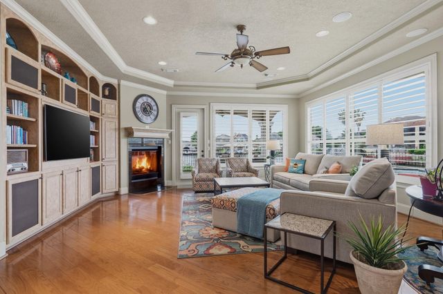 9305 Old River Court E, Montgomery, TX 77356