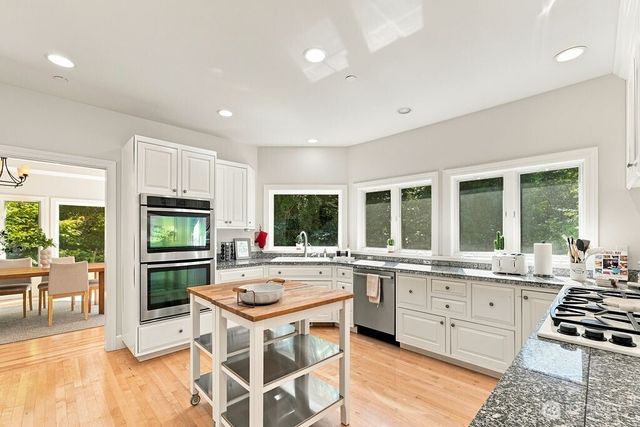 26020 SE Old Black Nugget Road, Issaquah, WA 98029
