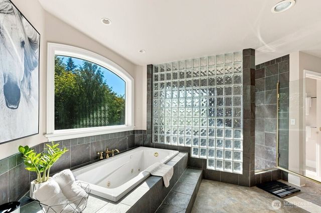 26020 SE Old Black Nugget Road, Issaquah, WA 98029