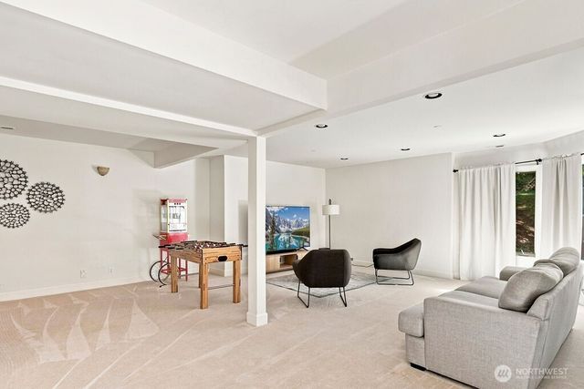 26020 SE Old Black Nugget Road, Issaquah, WA 98029