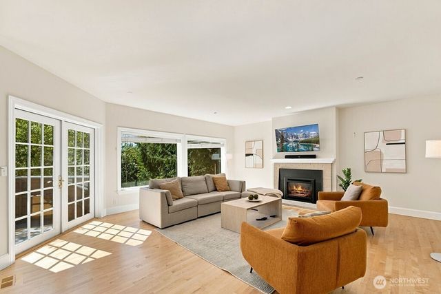 26020 SE Old Black Nugget Road, Issaquah, WA 98029