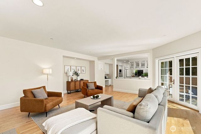 26020 SE Old Black Nugget Road, Issaquah, WA 98029