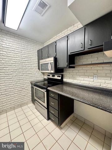 5428-D1 VALLEY GREEN DR, Wilmington, DE 19808