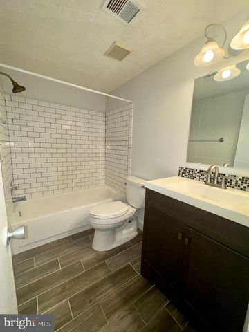 5428-D1 VALLEY GREEN DR, Wilmington, DE 19808
