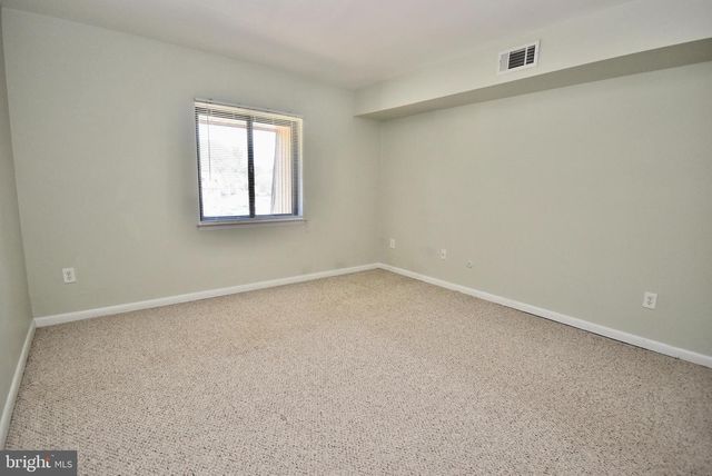 5428-D1 VALLEY GREEN DR, Wilmington, DE 19808