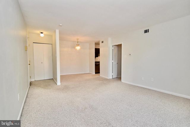 5428-D1 VALLEY GREEN DR, Wilmington, DE 19808