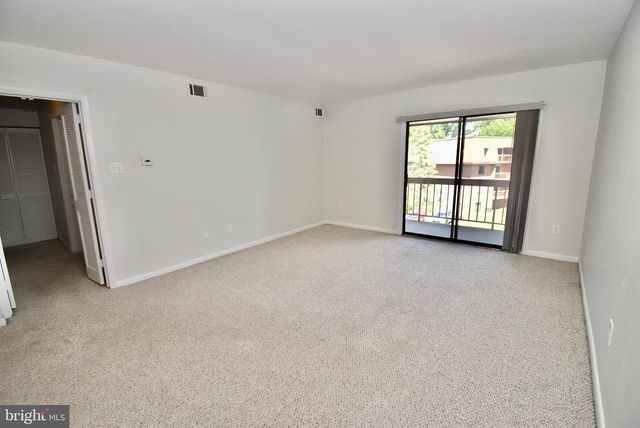 5428-D1 VALLEY GREEN DR, Wilmington, DE 19808