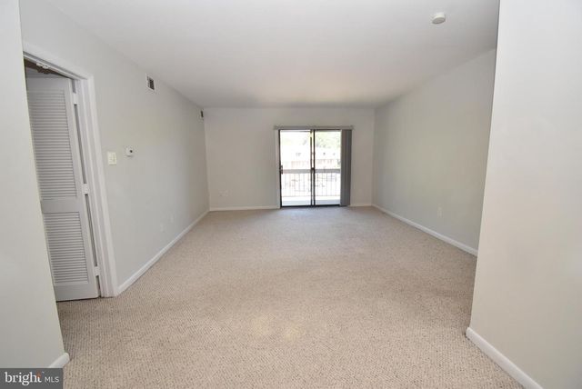 5428-D1 VALLEY GREEN DR, Wilmington, DE 19808