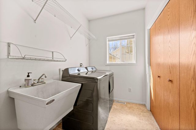 955 Park Drive, Belle Plaine, MN 56011