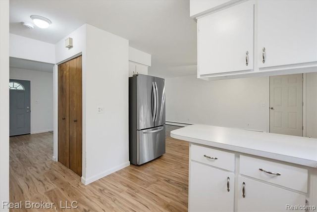 8320 Hillpoint Drive, Brighton, MI 48116