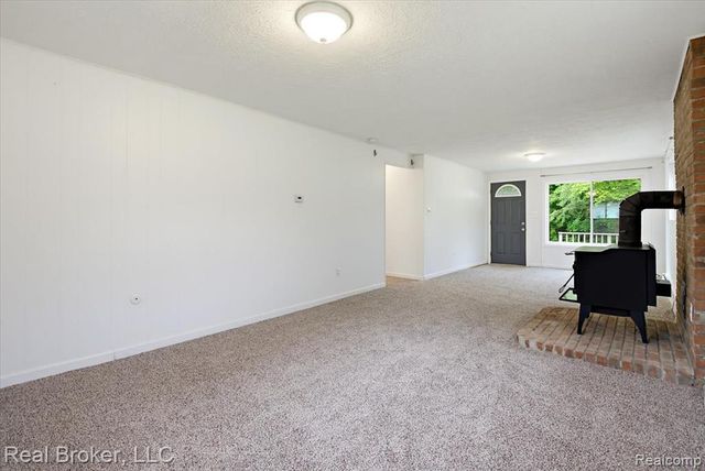 8320 Hillpoint Drive, Brighton, MI 48116