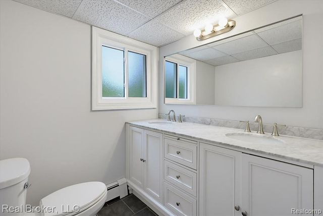 8320 Hillpoint Drive, Brighton, MI 48116