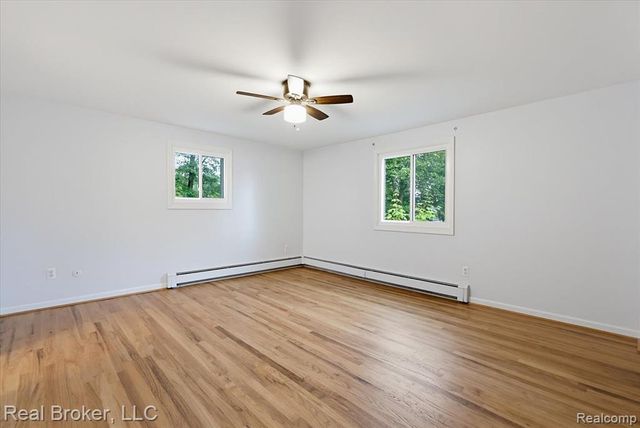 8320 Hillpoint Drive, Brighton, MI 48116