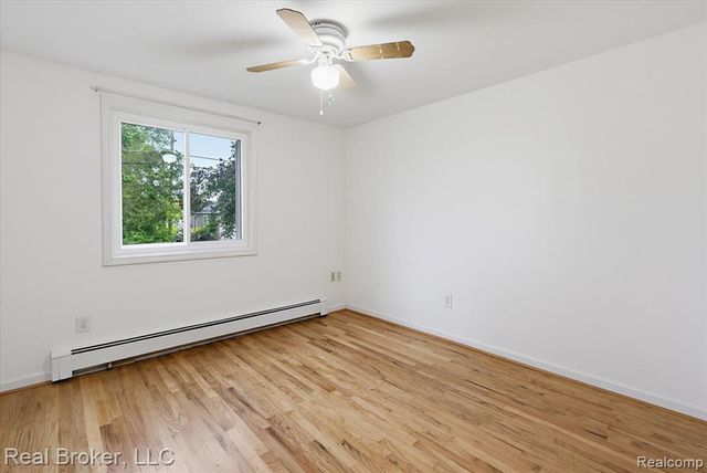 8320 Hillpoint Drive, Brighton, MI 48116