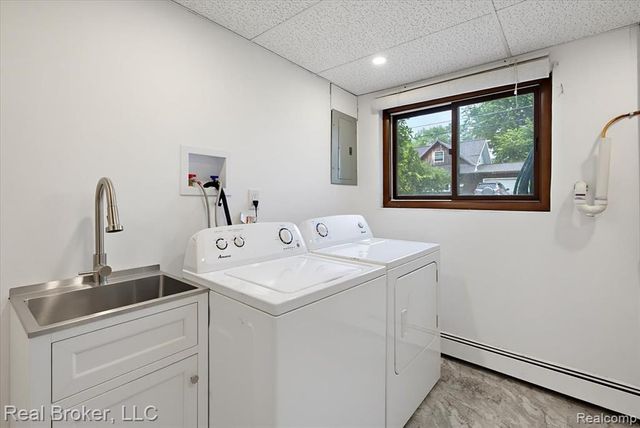 8320 Hillpoint Drive, Brighton, MI 48116