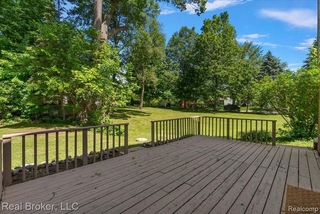 8320 Hillpoint Drive, Brighton, MI 48116