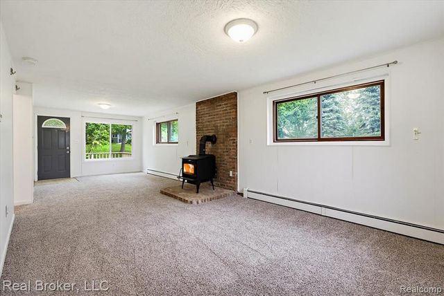 8320 Hillpoint Drive, Brighton, MI 48116