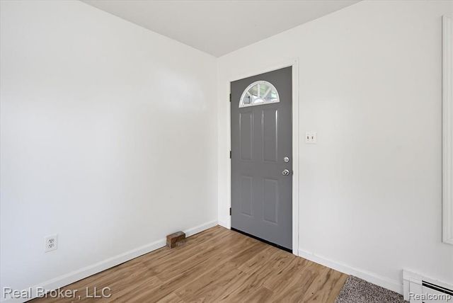 8320 Hillpoint Drive, Brighton, MI 48116