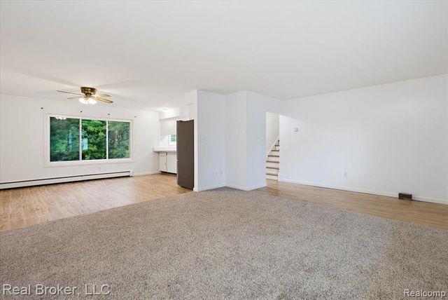 8320 Hillpoint Drive, Brighton, MI 48116