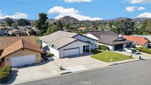 30785 Golden Gate Drive, Canyon Lake, CA 92587