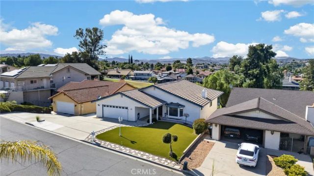30785 Golden Gate Drive, Canyon Lake, CA 92587