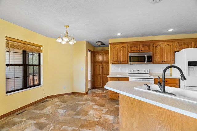 160 Ashford Drive, Hollister, MO 65672