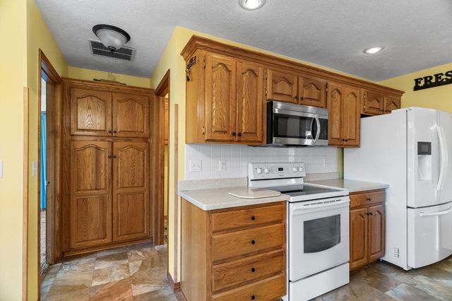 160 Ashford Drive, Hollister, MO 65672