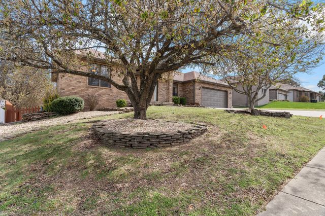 160 Ashford Drive, Hollister, MO 65672