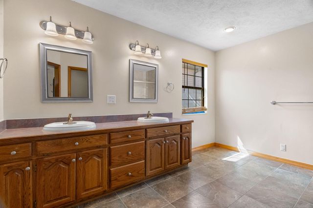 160 Ashford Drive, Hollister, MO 65672