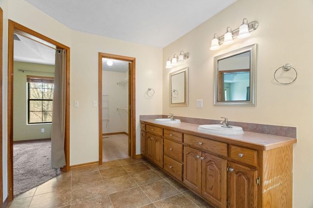 160 Ashford Drive, Hollister, MO 65672