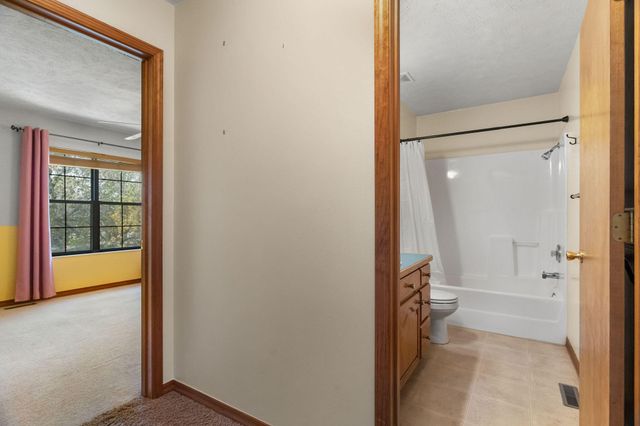 160 Ashford Drive, Hollister, MO 65672