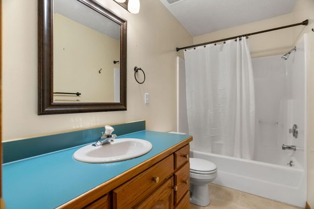 160 Ashford Drive, Hollister, MO 65672