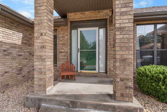 160 Ashford Drive, Hollister, MO 65672